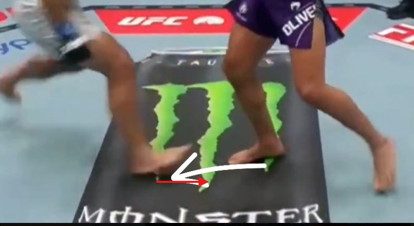 igrowfighting's tweet photo. @Von_Weeden @EXPERTUFCFAN67 @damndawgh You are looking at the wrong spot, look at where the white arrow points https://t.co/MuMJY4TizX