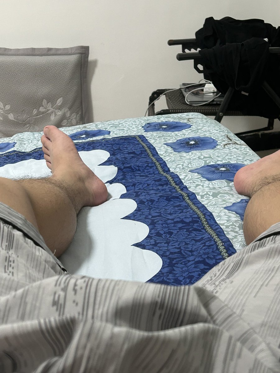 xiaohao779416's tweet photo. 粗腿白袜🧦 https://t.co/LwlqnNTDLU