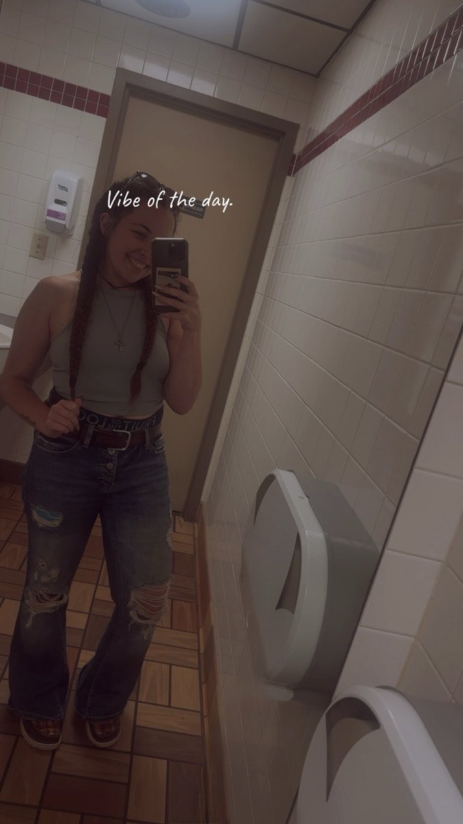 _blueysmalls's tweet photo. It’s still considered morning right? 😴🥱 https://t.co/wnNqwXxFyC