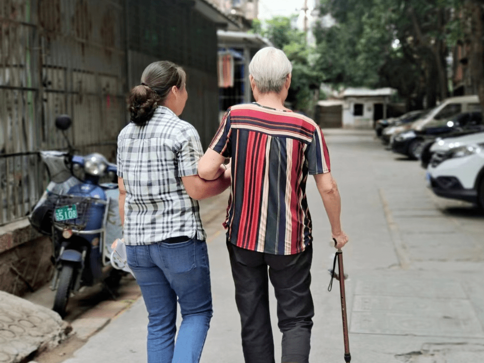 Hoopergl4l's tweet photo. Hoy ayudé a un abuelo a llevar sus compras hasta su casa. Son pequeas acciones que calientan el corazón. https://t.co/hXMIeIsGZN