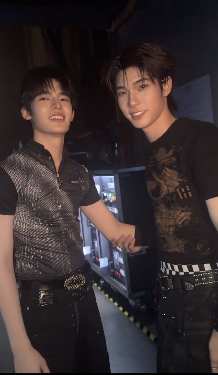 fabianxst's tweet photo. ภาพรวมวันนี้ พวกนางคบกันแล้วจริง ๆ ขอสรุปตามนี้แบบไม่รับฟังความเห็นต่าง https://t.co/7DkNx2sf2D