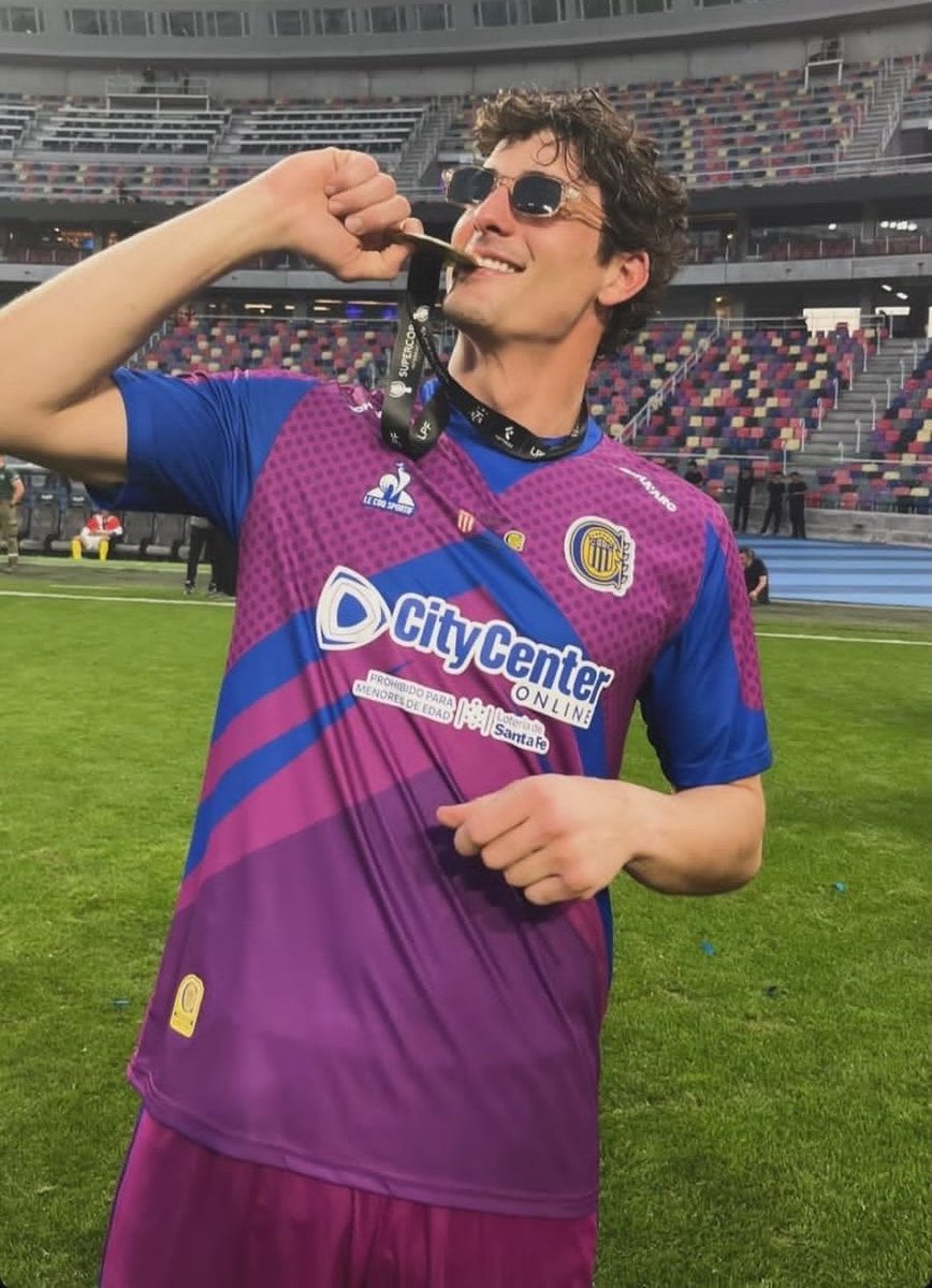 Desadeltw's tweet photo. El modelo tricampeón con Central. https://t.co/9a7awMxZCF