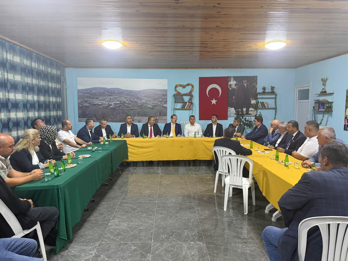 akadirakgul66's tweet photo. 📍#İstanbul Avcılar | Hemşehri Dernekleri Ziyareti

Türkiye Yüzyılı Buluşmaları Programı kapsamında AK Parti Avcılar İlçe Teşkilatımızla birlikte şimdi de Yozgat Çekerek Demircialan Köyü Yardımlaşma ve Dayanışma Derneğimizi ziyaret ederek; hemşehrilerimizle hasbihal ettik. https://t.co/rxW5r2jCcH