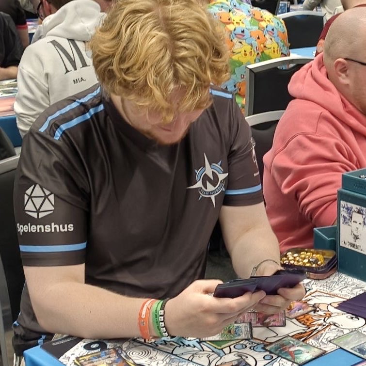 Pilipsson's tweet photo. Returned to Frankfurt regional this year. Played Raging Bolt and wen’t 3/0/1 to begin with, ended 3/3/1 drop. Though I got to play against some great people and hung out with my team that I hold very dear, so all in all it was a great time

Very happy for @NicklasRosu in top 64😁 https://t.co/VMhAlWax8O