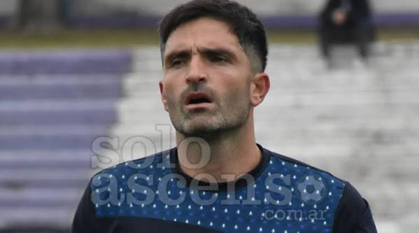Porquettargasce's tweet photo. "Héroe"

Porque el ex arquero de Atlanta y Chacarita se convirtió en un héroe en la definición del descenso del Federal A y atajó todos los penales permitiendo que Círculo Deportivo mantenga la categoría. https://t.co/tzWrtdq8uX