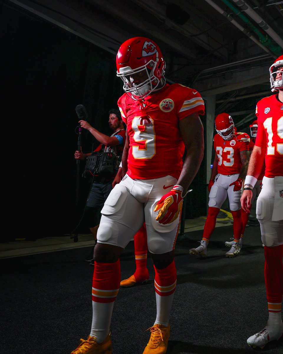 Chiefs's tweet photo. ⏰⏰⏰ https://t.co/LABoa17tvL
