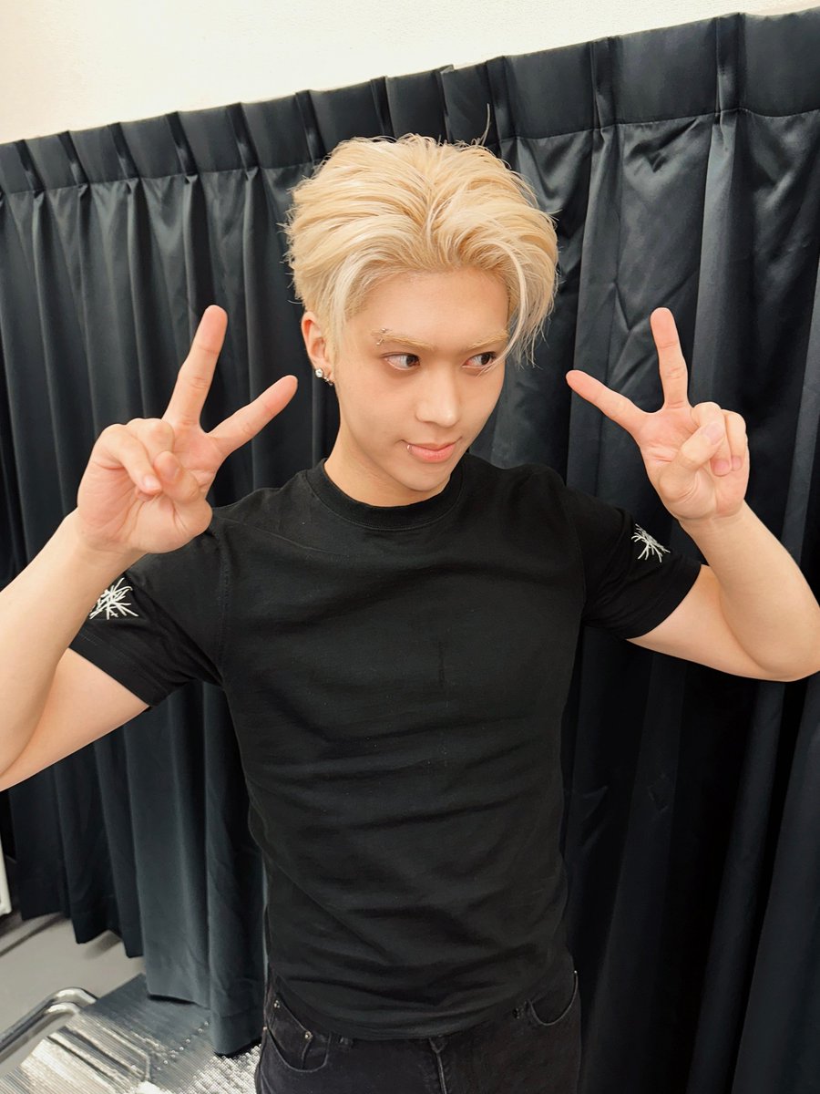 NTX_FRANCE_fan's tweet photo. 𝙿𝚕𝚞𝚜 𝙲𝚑𝚊𝚝 ᯓ★ [#RAWHYUN]

"Appréciez !!!!!!!!!!!!!!!!!!!!!!!!"

Cont.

[#NTX #엔티엑스] https://t.co/mfdqwup5td