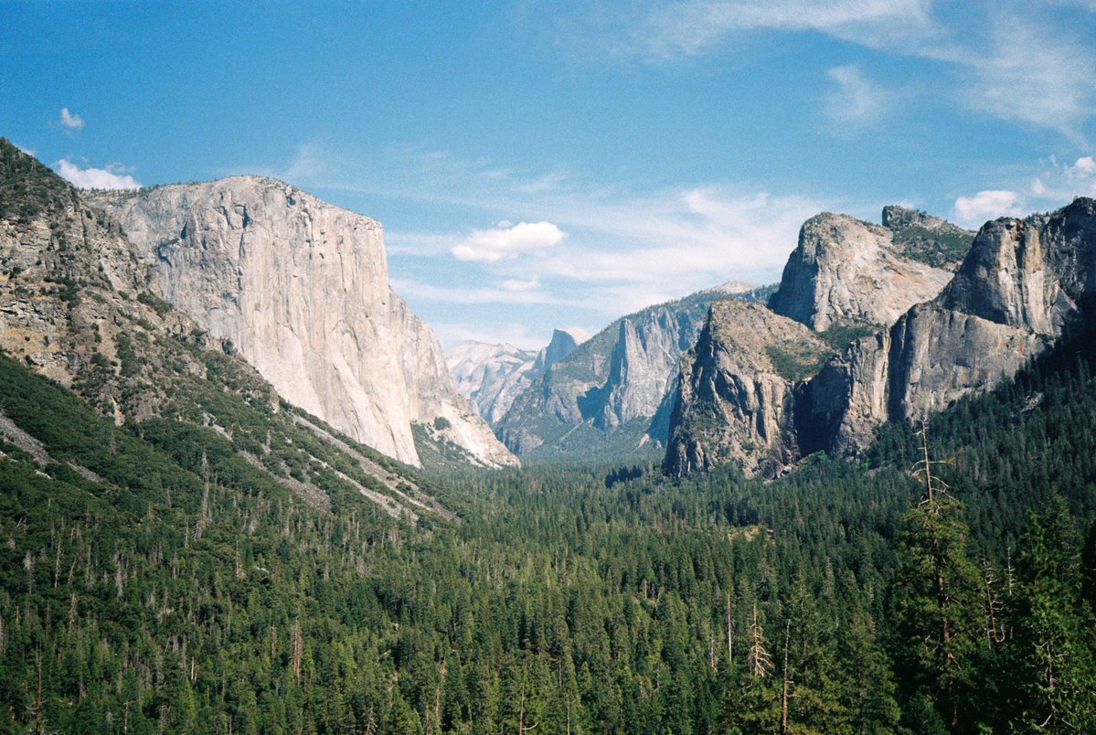 michaelboegl's tweet photo. Yosemite on 35mm film 🎞️ https://t.co/nrKs1g3UED