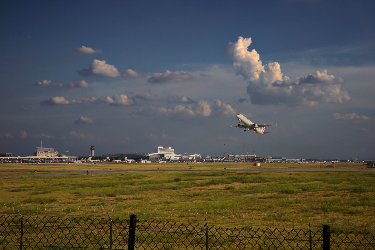 ericdiaz's tweet photo. This is your Captain speaking.
Please stow your tray tables and enjoy the rays of sun.
Summer is done and Fall is tumbling down.

Today we said yes to watching the planes take off at DFW.
Not boarding one. Just watching, together.
Someday we'll be on one. https://t.co/13Xa8h9S89
