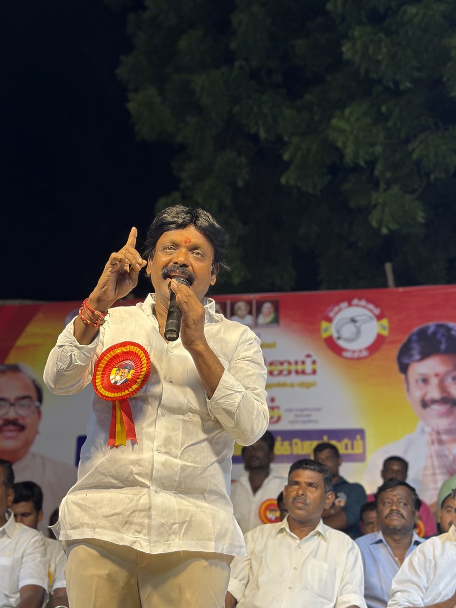 esakkisubaya's tweet photo. தமிழ்நாடு அரசின் 100 நாள் சாதனைகள் விளக்கக் கூட்டம்!

மாண்புமிகு தமிழக முதலமைச்சர் அவர்களின் உத்தரவின்படியும், மாண்புமிகு ஊரக வளர்ச்சி மற்றும் நீர்வளத்துறை அமைச்சர் N.ஆனந்த் அவர்களின் வழிகாட்டுதலின்படியும், எனது ஆலோசனையின் பேரிலும், அம்பாசமுத்திரத்தில் தமிழ்நாடு அரசின் 100 நாள் சாதனைகள் விளக்கக் கூட்டம் சிறப்பாக நடைபெற்றது.

இக்கூட்டத்தில் சிறப்புப் பேச்சாளராகக் கலந்து கொண்ட அன்பு அண்ணன் நாஞ்சில் சம்பத் அவர்கள், தமிழ்நாடு அரசின் 100 நாள் சாதனைகள் மற்றும் மக்கள் நலத் திட்டங்கள் குறித்து எழுச்சியுடன் சிறப்புரையாற்றினார்.

கழக நிர்வாகிகள், தொண்டர்கள் மற்றும் பொதுமக்கள் பெருந்திரளாகக் கலந்து கொண்ட இக்கூட்டம் சிறப்பாக நடைபெற்றது. தமிழ்நாடு அரசின் சாதனைகளை மக்களிடம் எடுத்துரைக்கும் இந்நிகழ்வு, சிறப்பான மக்கள் பங்கேற்புடன் நிறைவடைந்தது.

#nellai #TnSouth #Ambasamudhram #TVKHQ #EsakiSubaya