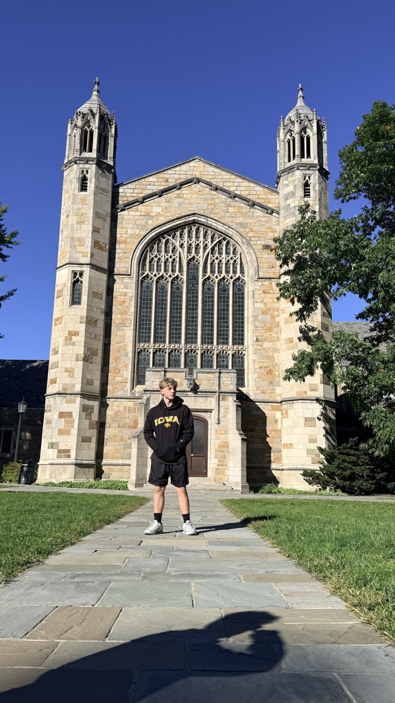OwenM15's tweet photo. Photos of me in Detroit and michigan campus https://t.co/ZX3TSR04XA