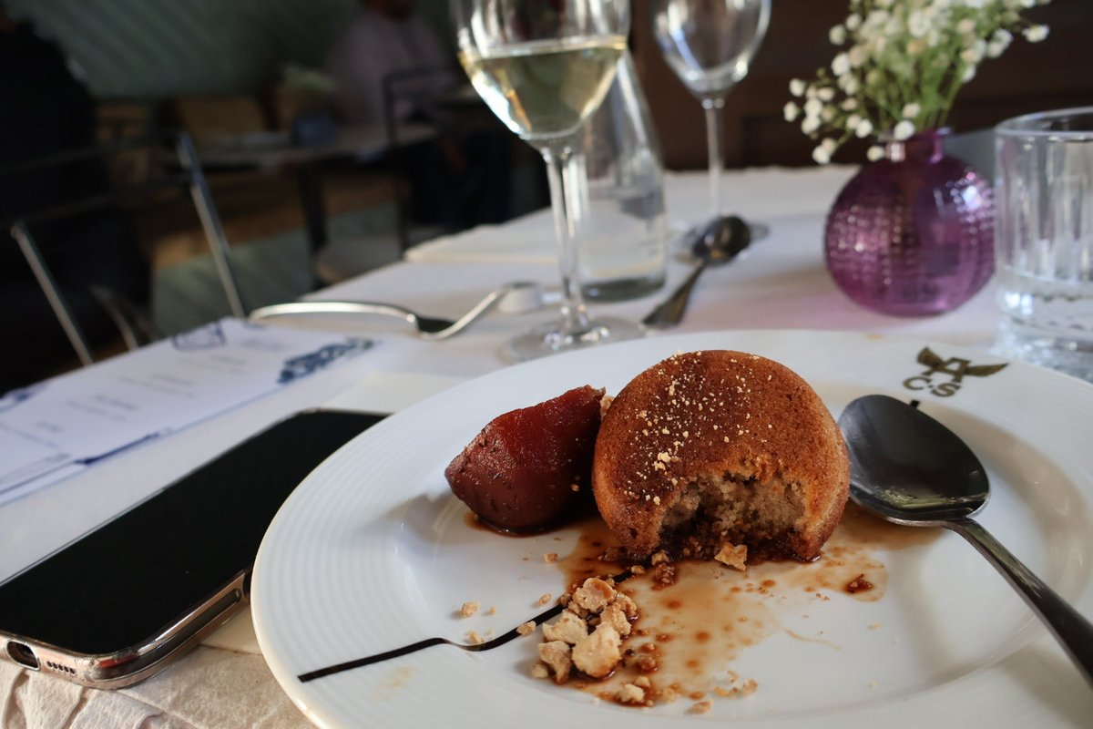 Queen_Finxa's tweet photo. INTERLUDE: Rooibos. White Chocolate. Pear

Spiced vanilla &amp; sorghum sponge, white chocolate mousse, rooibos poached pear, caramelised white chocolate crumb and a reduced rooibos sauce 

Song: Tyla- MR. MEDIA https://t.co/ddbIIoBBhT