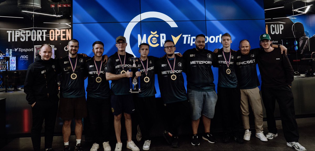 Metizport's tweet photo. Winning team!💚 @MetizportCS https://t.co/T2PolNHBoV