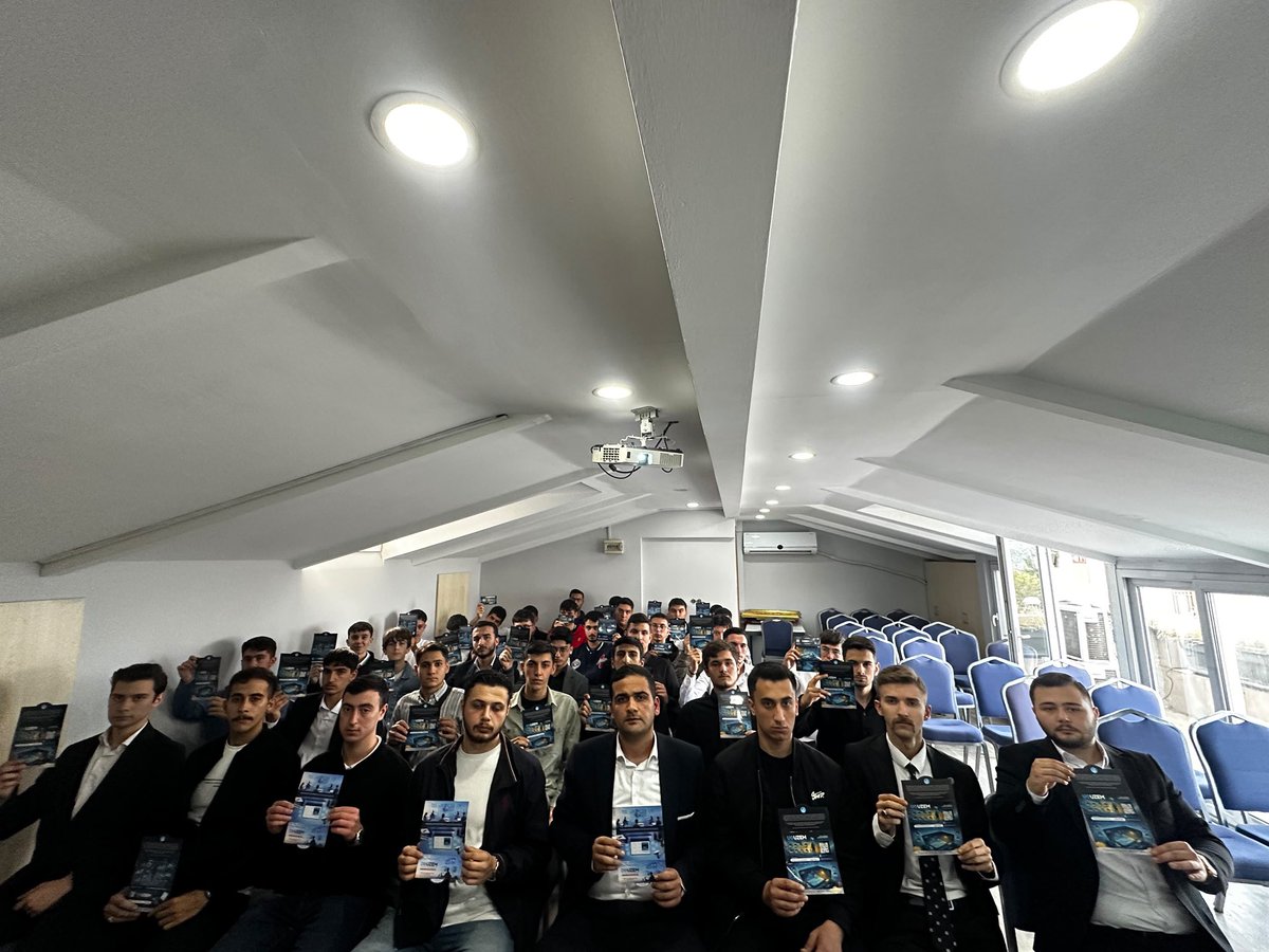 ortaogretimiuo's tweet photo. Ülkü Ocakları Eğitim ve Kültür Vakfımız tarafından Türk gençliğinin hizmetine sunulan Ülkü Ocakları Uzaktan Eğitim Merkezi #ÜOUZEM programının tanıtımını yaparak, “İlk Dersimiz Ülkü Ocakları Uzaktan Eğitim Merkezi’nden” konulu eğitim semineri gerçekleştirdik. 

Program içerisinde temel derslerin yanı sıra; Türk tarihi, Türk kültürü, milli ve manevi değerler, kişisel gelişim ve çeşitli eğitim içerikleri bulunan #ÜOUZEM’i gençlerimizin hizmetine sunduk.📚

Eğitimle güçlenen, bilgiyle donanan bir nesil için çalışmalarımız devam ediyor. 🇹🇷
@ayyildirim1 
@Aalparslandogan 
@istanbulocak 
@IBurakII