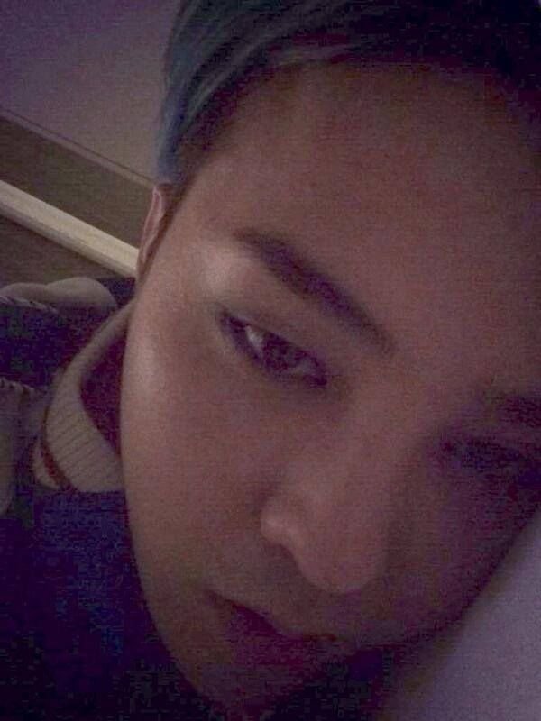 gd_88G's tweet photo. 오빠의 그시절 셀카 감성이 너무 좋음 // 🫰 
완전 날티남의 정석 https://t.co/TSvRSdbXT5