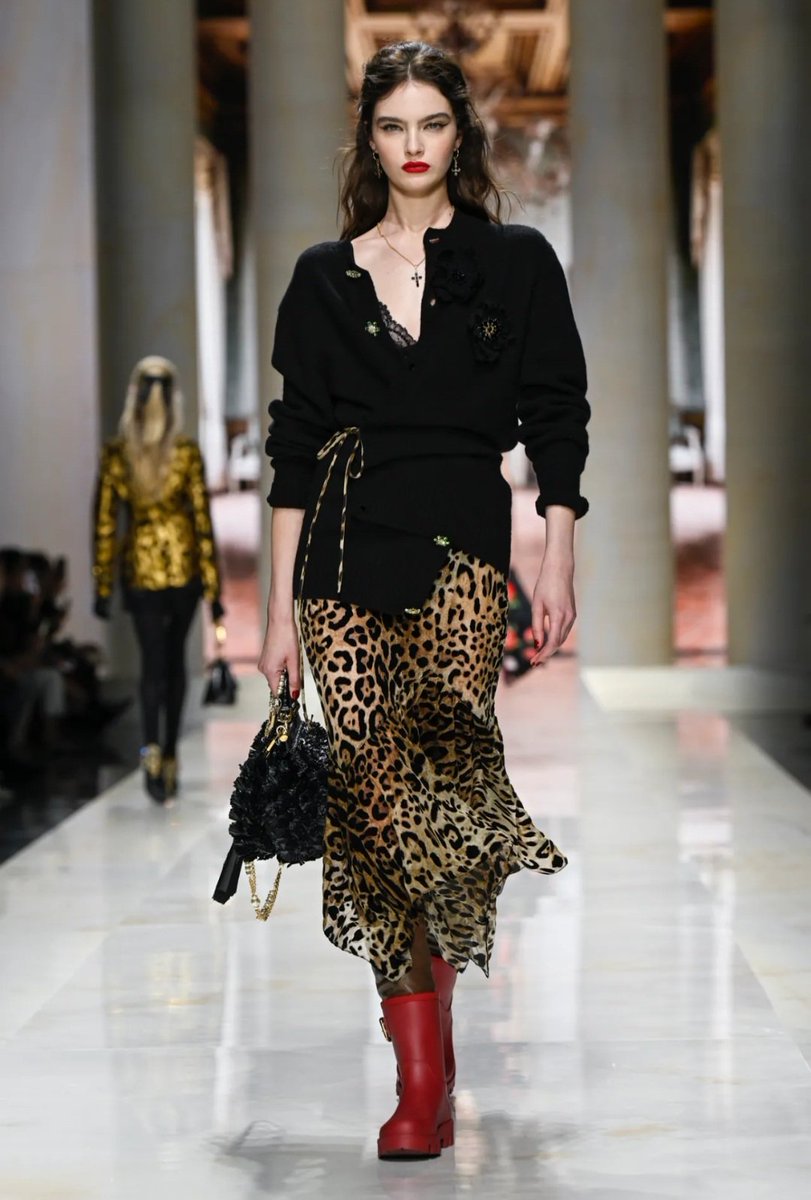 hautesiren's tweet photo. dolce &amp; gabbana ss27 ✶ https://t.co/97yNVEf0tU