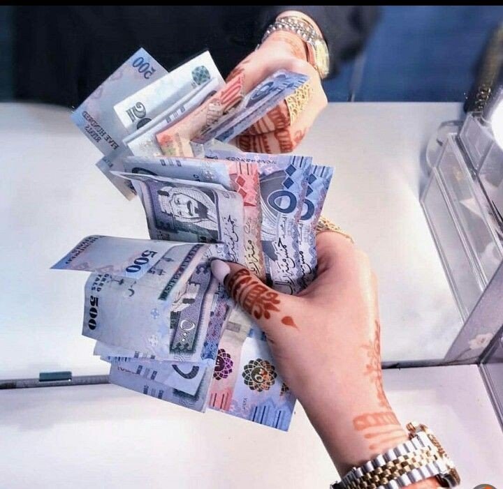 rqmyh78596's tweet photo. 💸 لو دخل في حسابك اليوم
 1,000,000 ريال... وش أول قرار بتتخذه؟ 

① سداد ديون
 ② بيت 
③ مشروع 
④ استثمار
#خليجي٢٧
#خليجي_الديار_العربية27 https://t.co/heVgN5syWB