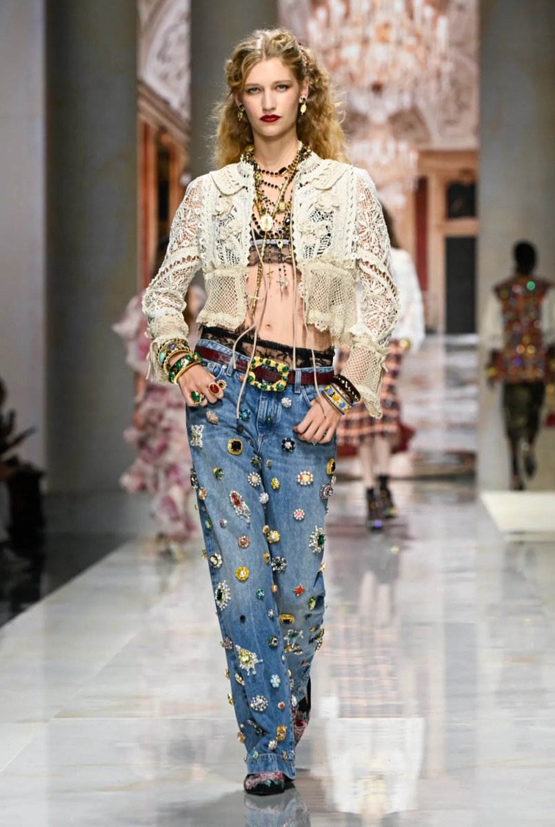 hautesiren's tweet photo. dolce &amp; gabbana ss27 ✶ https://t.co/97yNVEf0tU