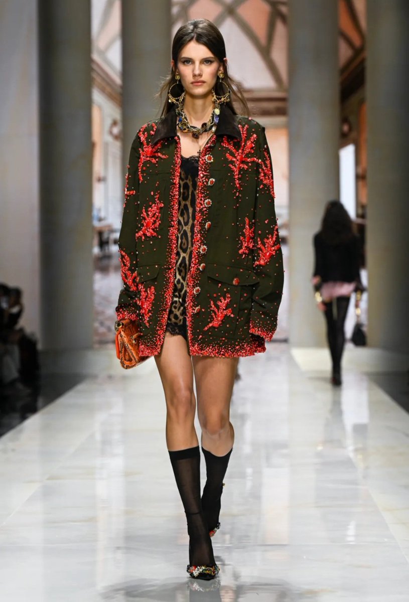 hautesiren's tweet photo. dolce &amp; gabbana ss27 ✶ https://t.co/97yNVEf0tU