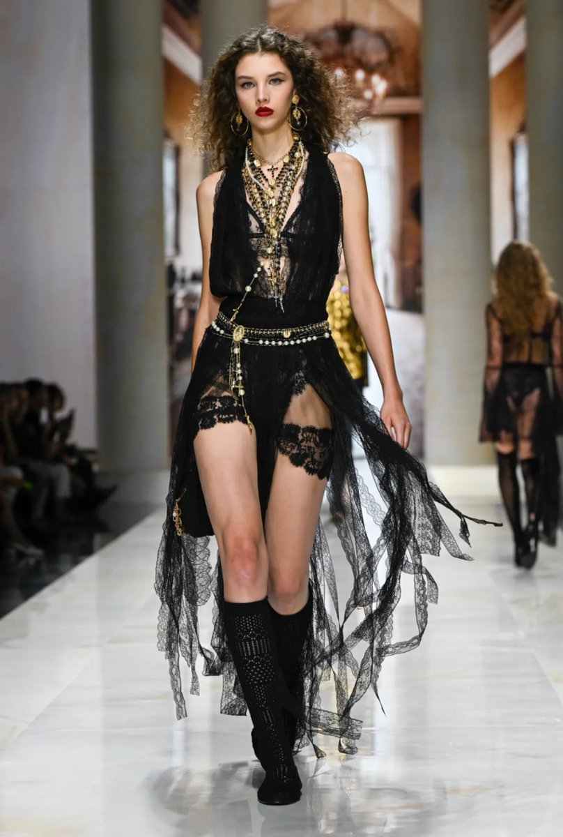 hautesiren's tweet photo. dolce &amp; gabbana ss27 ✶ https://t.co/97yNVEf0tU