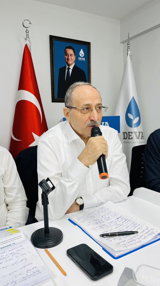 medeniylmz's tweet photo. Bugün İstanbul İl Başkanlığımızın ev sahipliğinde; Sayın @hasankaraltr , Sayın @elifesendeva , Sayın @Seyit_Karaca , GMYK üyelerimiz, İl yönetimi, İlçe başkanlarımız ve teşkilatımızın değerli üyelerinin de katılımlarıyla verimli bir toplantı gerçekleştirdik. 
Ülkemizin ve milletimizin gündemini, sahadaki çalışmalarımızı ve önümüzdeki döneme ilişkin hedeflerimizi değerlendirdik. 
Bu süreçte her bir teşkilat mensubumuzun emeği, gayreti , özverisi ile birlik ve beraberliğimizi daha da güçlendirerek bundan sonraki çalışmalarımızı da kararlılıkla sürdüreceğiz. @alibabacan @devapartisi @A_HakanAgaoglu @istanbuldadeva