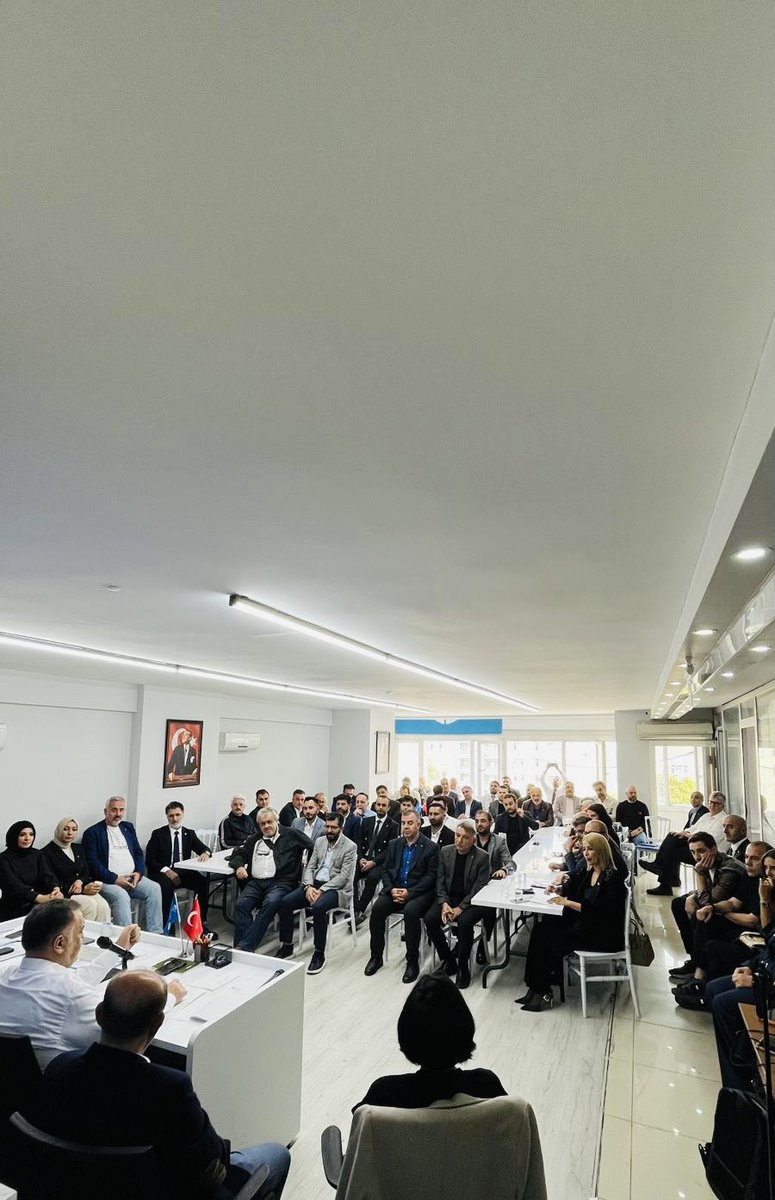 medeniylmz's tweet photo. Bugün İstanbul İl Başkanlığımızın ev sahipliğinde; Sayın @hasankaraltr , Sayın @elifesendeva , Sayın @Seyit_Karaca , GMYK üyelerimiz, İl yönetimi, İlçe başkanlarımız ve teşkilatımızın değerli üyelerinin de katılımlarıyla verimli bir toplantı gerçekleştirdik. 
Ülkemizin ve milletimizin gündemini, sahadaki çalışmalarımızı ve önümüzdeki döneme ilişkin hedeflerimizi değerlendirdik. 
Bu süreçte her bir teşkilat mensubumuzun emeği, gayreti , özverisi ile birlik ve beraberliğimizi daha da güçlendirerek bundan sonraki çalışmalarımızı da kararlılıkla sürdüreceğiz. @alibabacan @devapartisi @A_HakanAgaoglu @istanbuldadeva