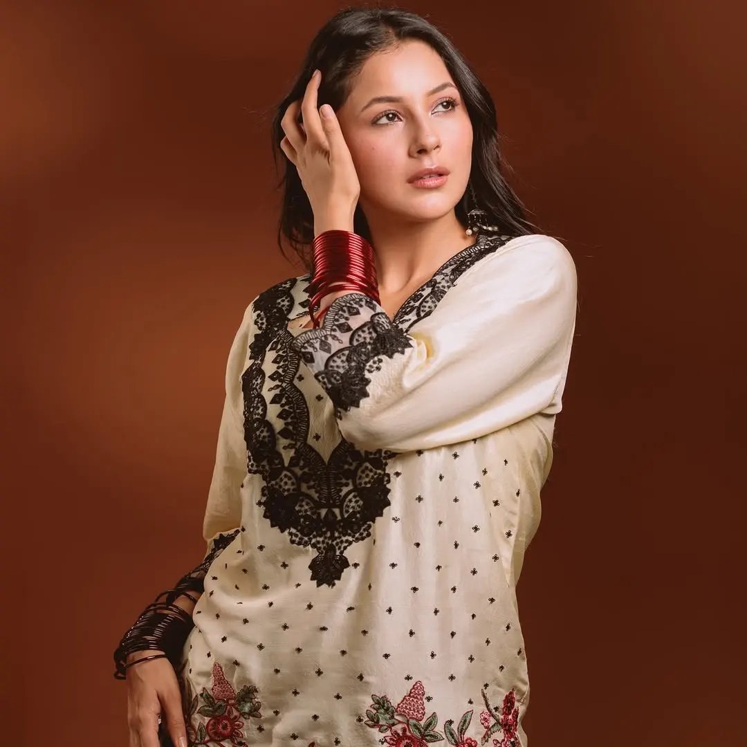 MayaKhan325's tweet photo. You are a masterpiece in progress..✨
Stay happy..❤️ @ishehnaaz_gill 

#ShehnaazGill
#SinghVsKaur2 
#ShehnaazGallery https://t.co/rjgBN4TjYK