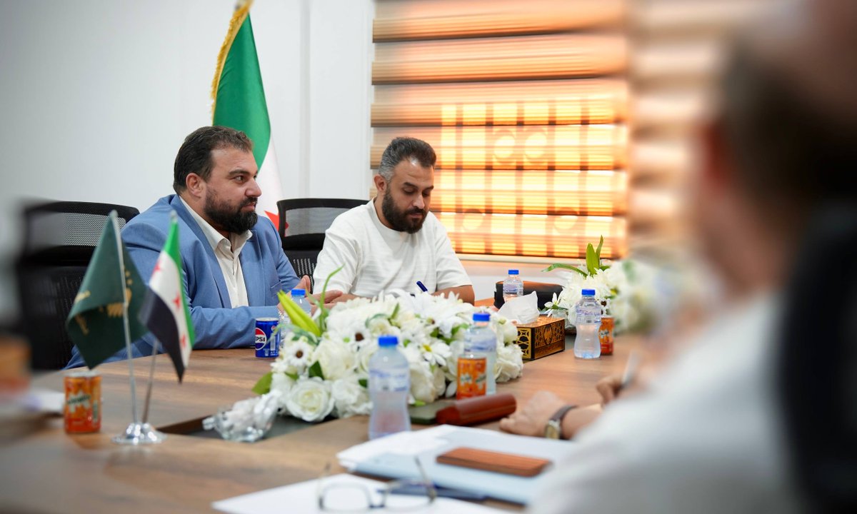 Suwaydamd's tweet photo. محافظ السويداء يترأس اجتماعاً موسعاً لمناقشة واقع عمل عدد من المديريات وسبل تطويره.
#محافظة_السويداء
#مديرية_إعلام_السويداء https://t.co/urgJp1Od4n