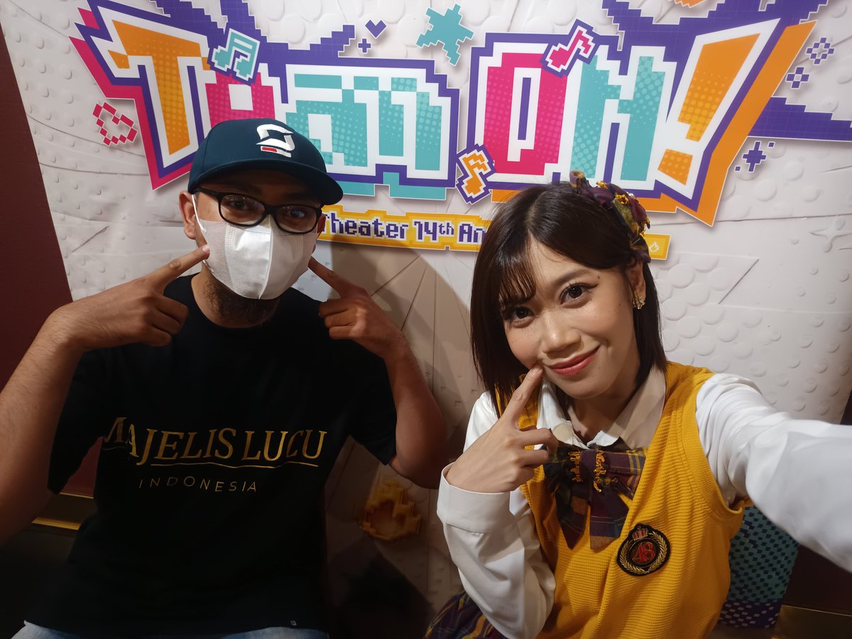 CoegGuy's tweet photo. Moon maap. Pakai baju ada kata lucunya, bukan berarti orangnya lucu juga loh yaa 😭. 

Terima kasih atas 2S Roulette nya yaa, @A_LuluJKT48 ✨. 

Terima kasih juga kerja kerasnya di Show TwT malam hari ini 🤍. https://t.co/xrbxOE5ils