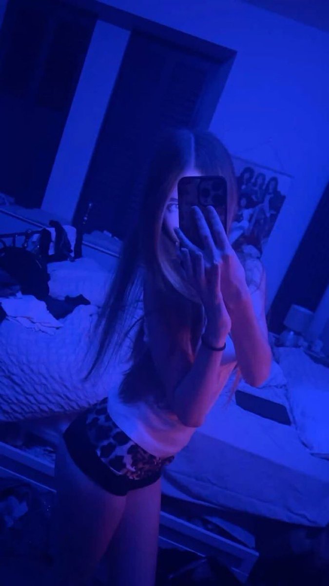 MikoHunto's tweet photo. if I send you my b**bs will u send me a d*ck pic in return?? 🫦💗 https://t.co/gPzmHDN1Zg