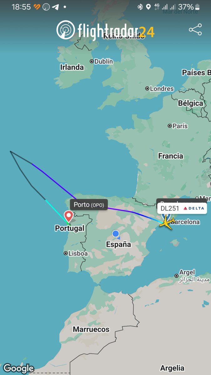 RadarSpain's tweet photo. DAL251 Barcelona-Boston en Emergencia SQUAWK 7700 se desvía a Oporto https://t.co/sQgkfPeBDX
