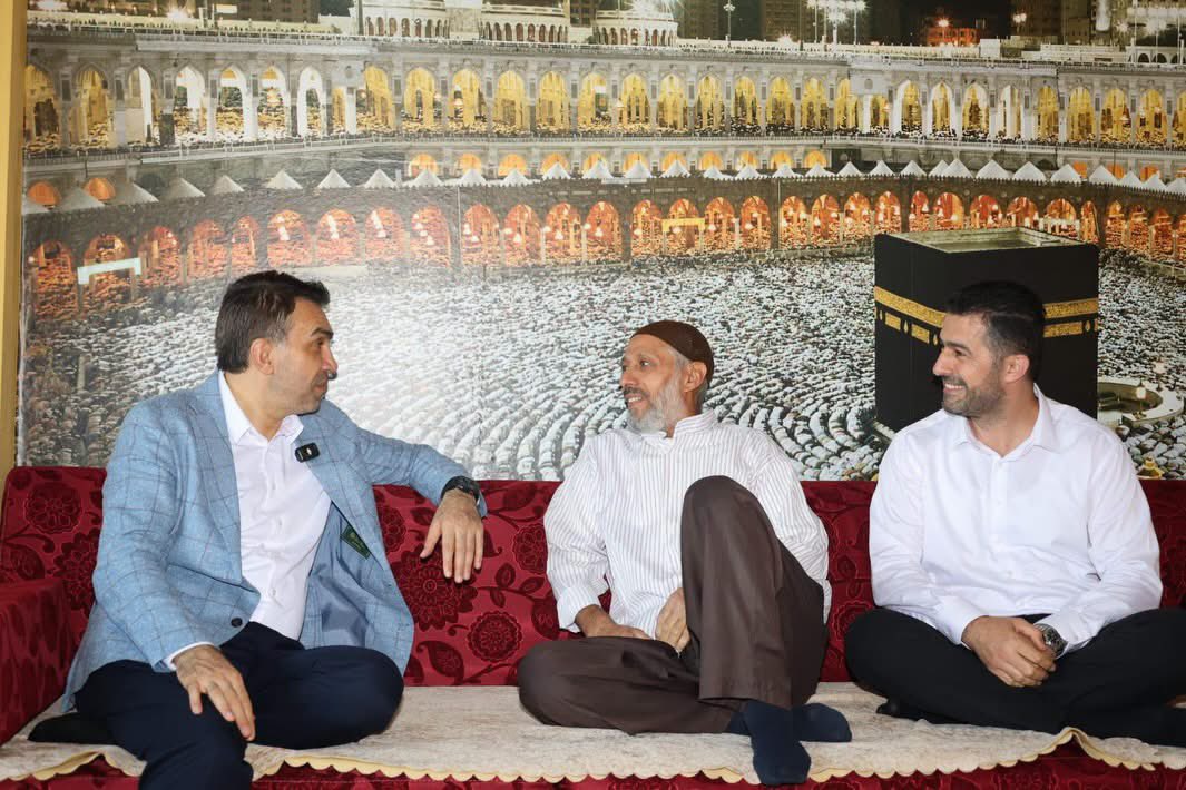 ferdi_cokkeser's tweet photo. 📍 Çukurova Mahallesi 

✅ Üye Ziyareti

13 ilçe Teşkilatımızla birlikte eş zamanlı olarak gerçekleştirdiğimiz üye ziyaretleri kapsamında; AK Parti Mersin İl Başkanımız Sayın Adem Aldemir, İl Yönetim Kurulu Üyelerimiz ve İlçe Teşkilatımızla birlikte kıymetli üyemiz Sayın Abdulkerim Er’i ve ailesini ziyaret ettik.

Ziyaretimizde Cumhurbaşkanımız Sayın Recep Tayyip Erdoğan’ın selam ve muhabbetlerini ileterek hasbihal ettik. Talep ve görüşlerini dinledik.

AK Parti olarak milletimizle gönül bağımızı güçlendirmeye, vatandaşlarımızın yanında olmaya ve her daim sahada olmaya devam edeceğiz.

#AKParti #Mersin #Toroslar #ÜyeZiyareti #BizBüyükBirAileyiz