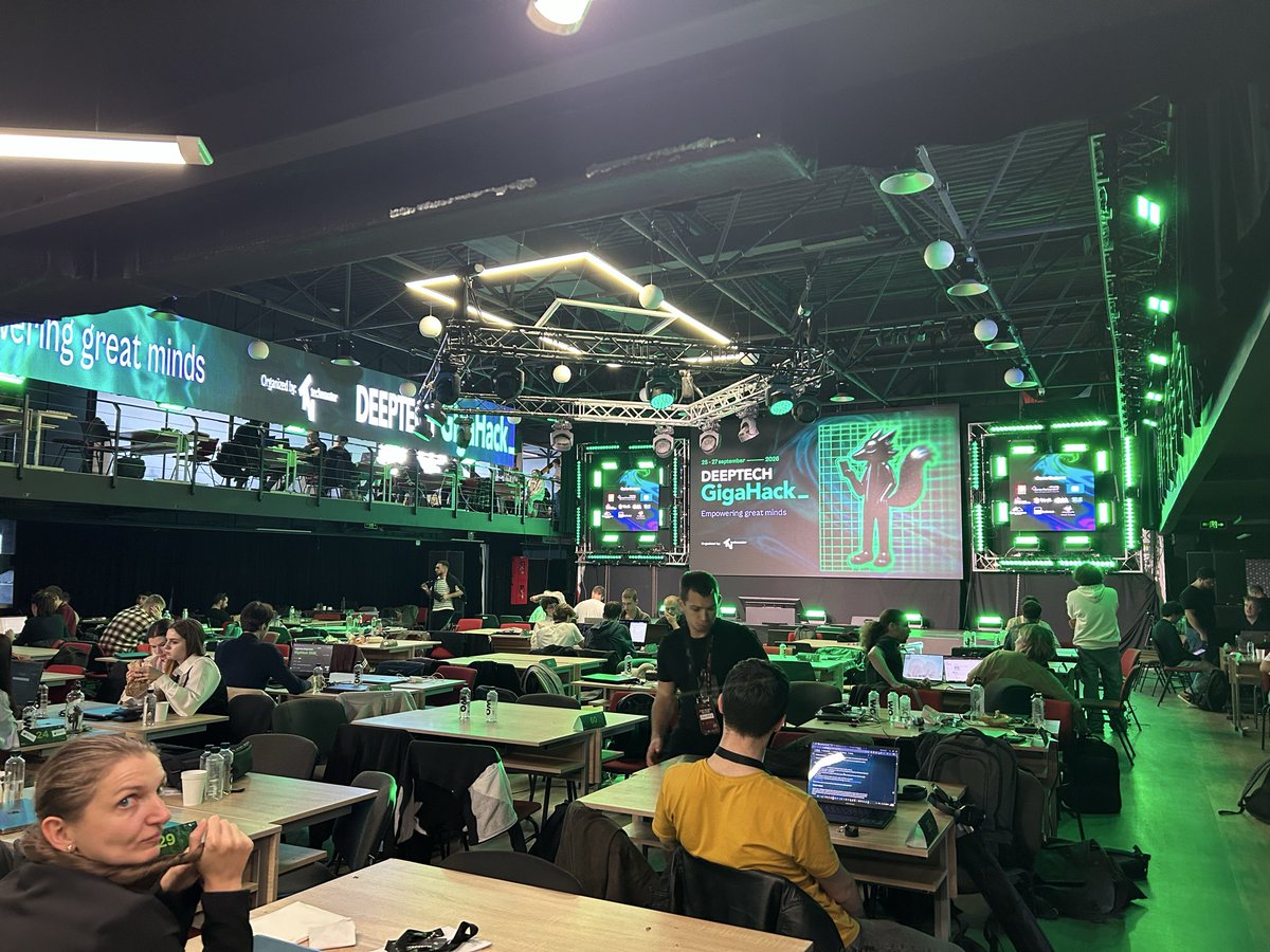 DominiqueWaag's tweet photo. 🇲🇩 has the fastest growing 🚀startups’ ecosystem in Europe thanks to its high level of education and scientific knowledge, and partly 🙏 to #EU4InnovationEast a project funded by 🇪🇺 and 🇫🇷 and implemented by 🇫🇷experts #TechVillage #Butuceni #DeepTechGigaHack https://t.co/G4culqd9pR