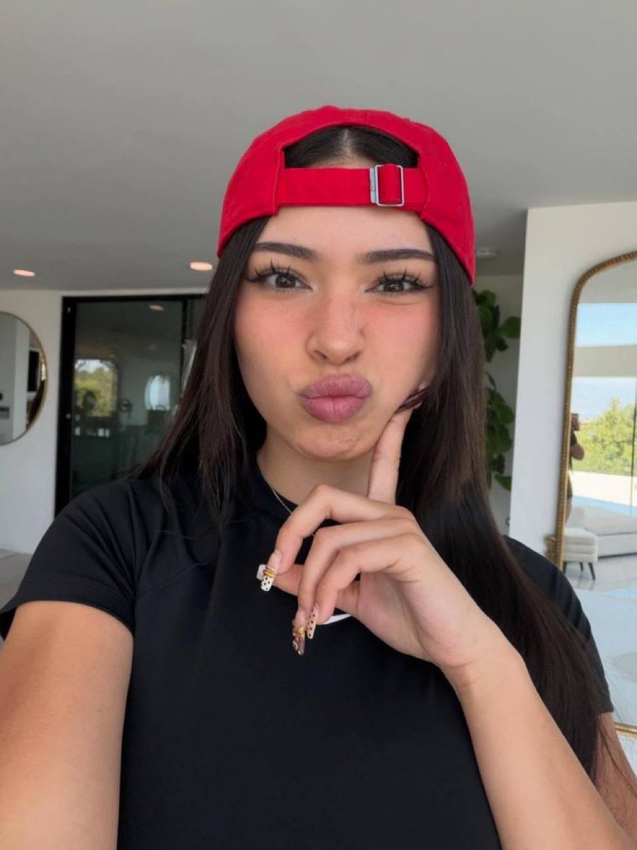 Sofeyyy77's tweet photo. And so it begins… let’s see how much I can drain from this pathetic paypig lol

Findom femdom catfish goon cuck paypig https://t.co/rvIDldhGMA