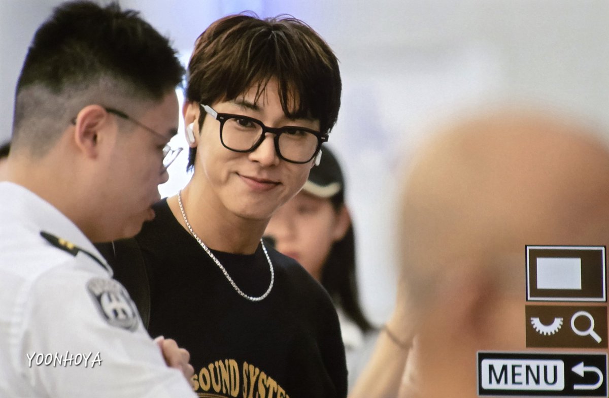 YOONHOYA_COM's tweet photo. 260927 홍콩국제공항 출발

#유노윤호 #정윤호 #UKNOW #TVXQ! https://t.co/hyoBVBSocR