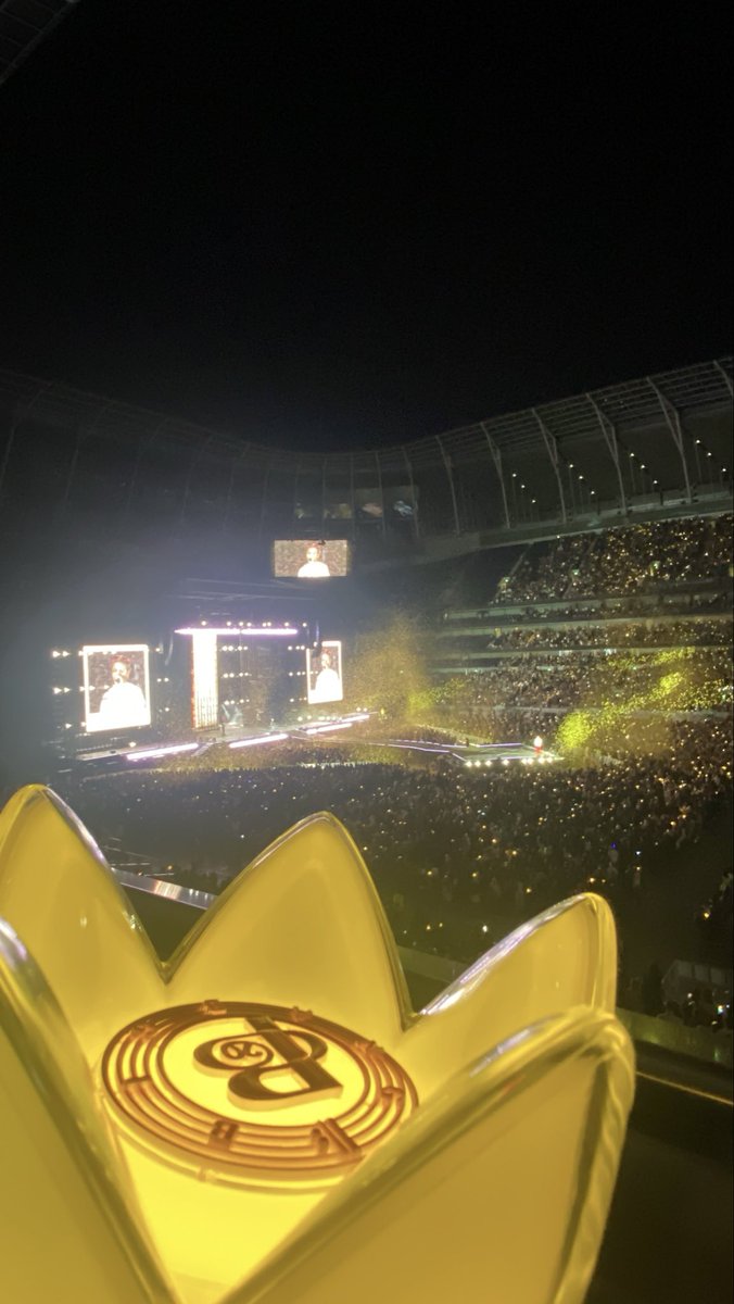 fairaTooT's tweet photo. Daebak!!! Thank you for an amazing show Bigbang!! Such Legends!! 😭😭😭 https://t.co/UAwh2Y0ODQ