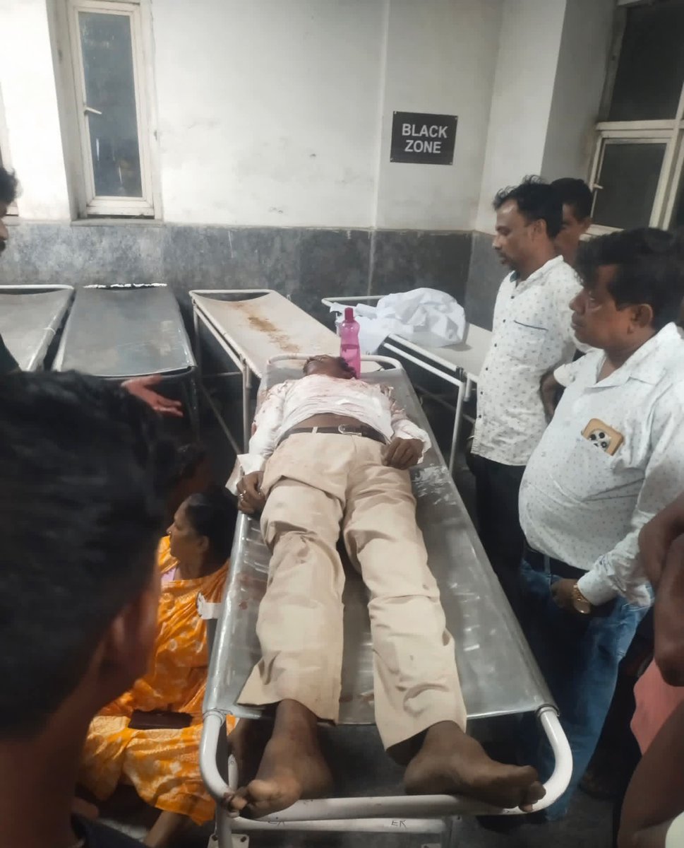 HinduVoice_in's tweet photo. News coming in from #Birbhum district of #WestBengal

A BJP leader is shot dead in #Bolpur. 

More details awaited. https://t.co/egKqjsvsh2