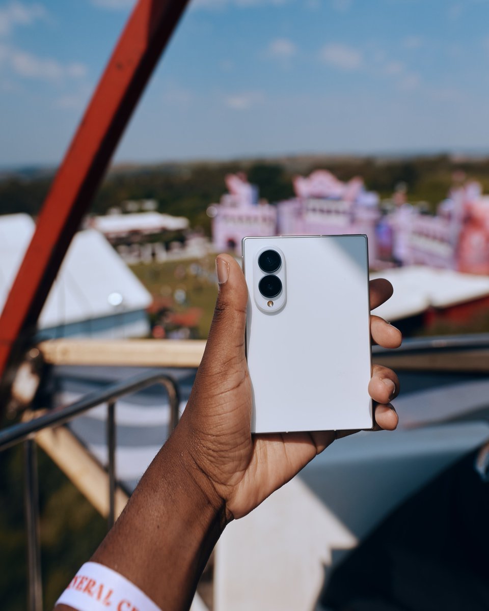 Chomey_za's tweet photo. The performances were magical. Next level, in fave. @SamsungMobileSA came to the Luxurious Marble Circus and they brought all the folables for you to experiece and explore.
#GalaxyZFold8 #LMC #SamsungMobileSA https://t.co/MfzMxPjze1