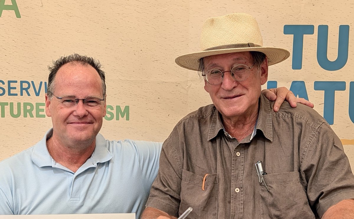 EduVinuales's tweet photo. Fin de semana estupendo en La Granja de San Ildefonso durante la Feria de ecoturismo NaturCyL, en compañía de grandes amigos y sabios del medio ambiente y de la naturaleza como Carlos de Hita, Joaquín Araújo o Fernando Valladares, y de los compañeros del sarand Turismo de Aragón. https://t.co/Lv0c2IVti8
