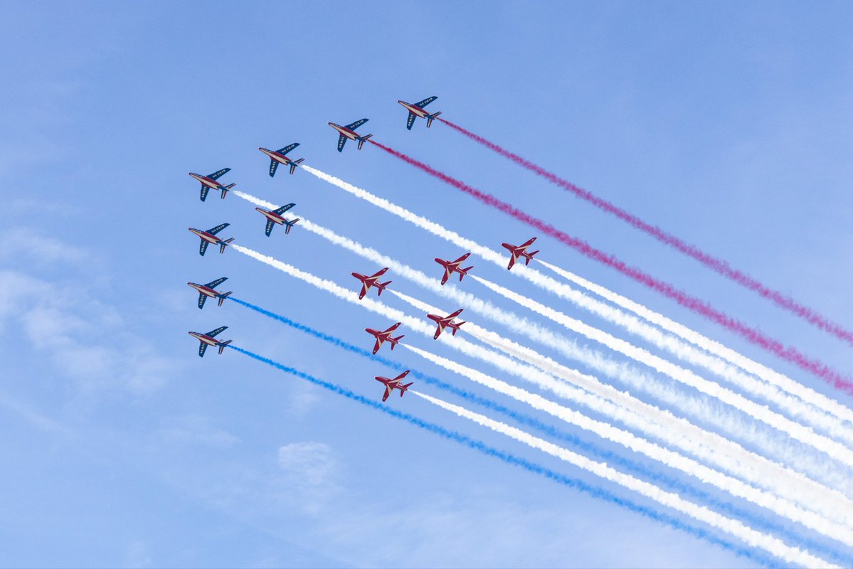 rafredarrows's tweet photo. Friends. Allies. Partners.

Great to share the skies with the Patrouille de France in brilliant conditions at Le Touquet this afternoon.

#RedArrows | #RAF | #France | #PAF | #LeTouquet https://t.co/jwSVNsLdqQ