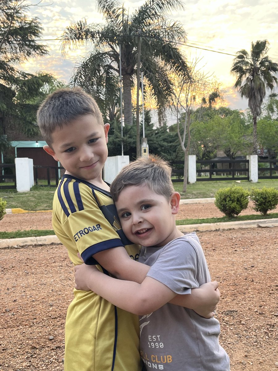 arbelo99's tweet photo. Lo que se quieren estos dos, me llenan el corazón de amor ❤️‍🩹 https://t.co/oq5KeGwZKn