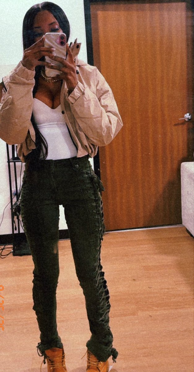 niaskii__'s tweet photo. effortless 🦋 https://t.co/2pvPy9s5fZ