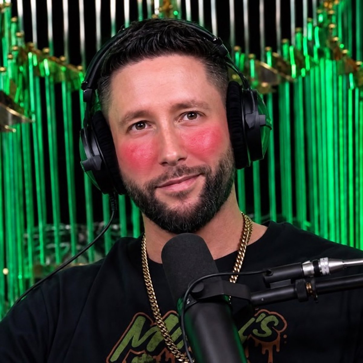 DanielJ50104230's tweet photo. @Jared_Carrabis Imagine if this guy didn’t wear makeup https://t.co/slTCYTjVmw