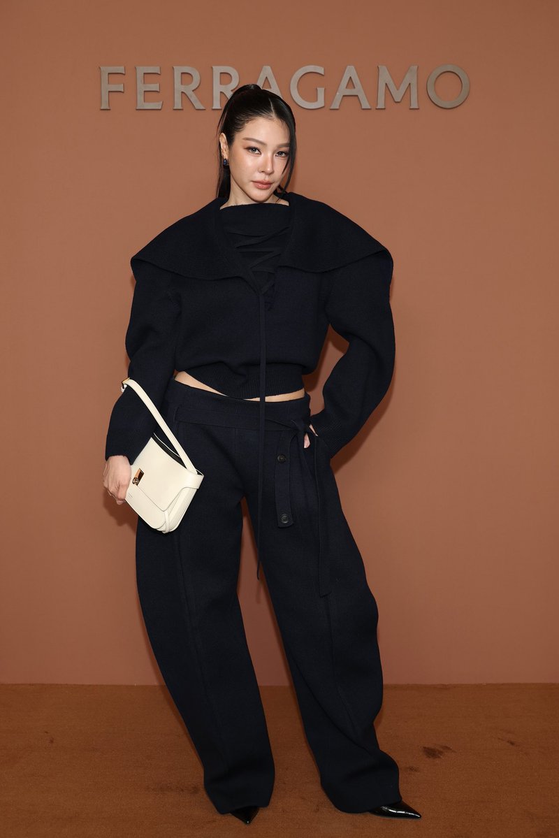 fayerfyou00's tweet photo. Thank you Ferragamo for having Faye Peraya 

FAYE FOR FERRAGAMO MFW #FerragamoXFaye #Ferragamo #FerragamoSS27 #FayePeraya #MilanFashionweek https://t.co/ggaUHAuH1y
