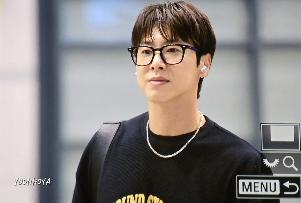 YOONHOYA_COM's tweet photo. 260928 인천공항 윤호도착

'26일에 아투가 끝나서 다행이라는 남자...'

#유노윤호 #정윤호 #UKNOW #TVXQ! https://t.co/9hpwvZ5aVi