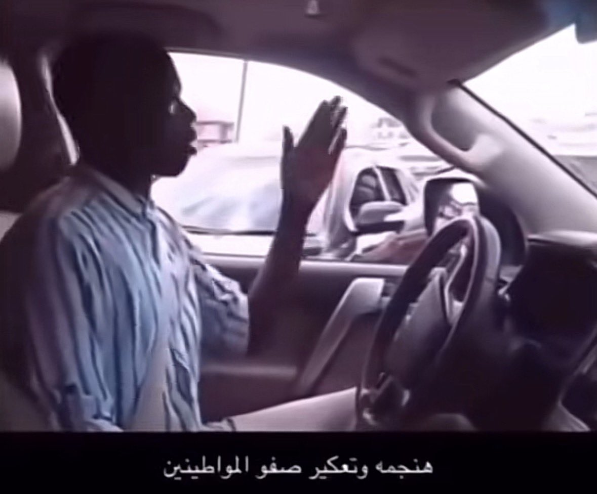 urrhome's tweet photo. وانا اتغدى جا ببالي هالفيديو
وش يسكتني الحين واللقمه بفمي ههههههه https://t.co/YDUr6INPNP