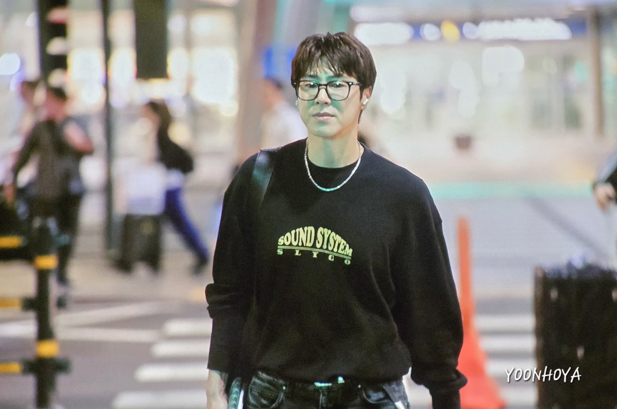 YOONHOYA_COM's tweet photo. 260928 인천공항 윤호도착

'26일에 아투가 끝나서 다행이라는 남자...'

#유노윤호 #정윤호 #UKNOW #TVXQ! https://t.co/9hpwvZ5aVi