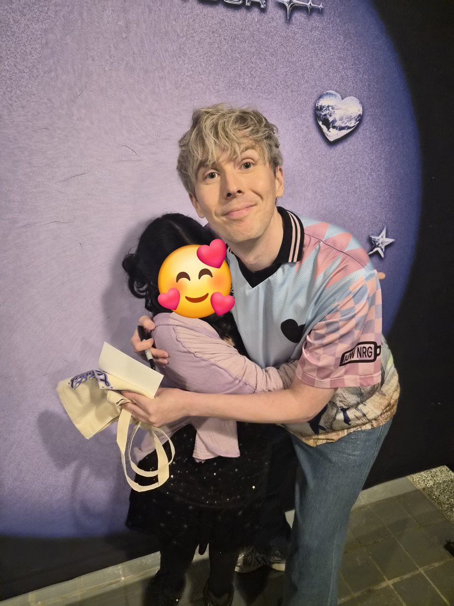 toastfacehowell's tweet photo. I don't post face pics on here but really wanted to share how cute these two pictures are anyway 💜💜 https://t.co/NMKce4jCFv