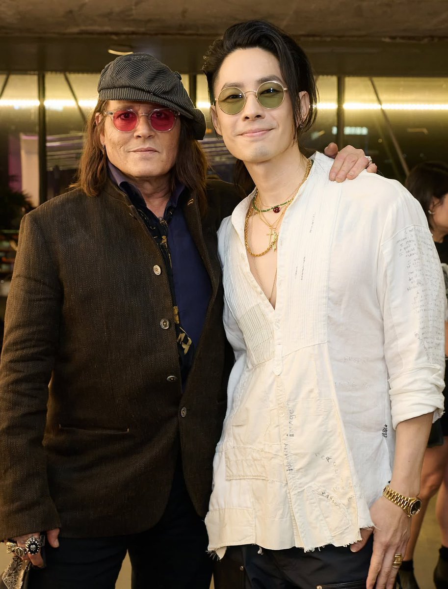 realjohnny0070's tweet photo. Via vannesswu “They say never meet your heroes, but man, I’m so glad I met mine. Congratulations, Johnny Depp. What an experience rummaging through the different cabinets of your mind. Thank you for being such an inspiration. 🙏 https://t.co/phGqMTkhhV