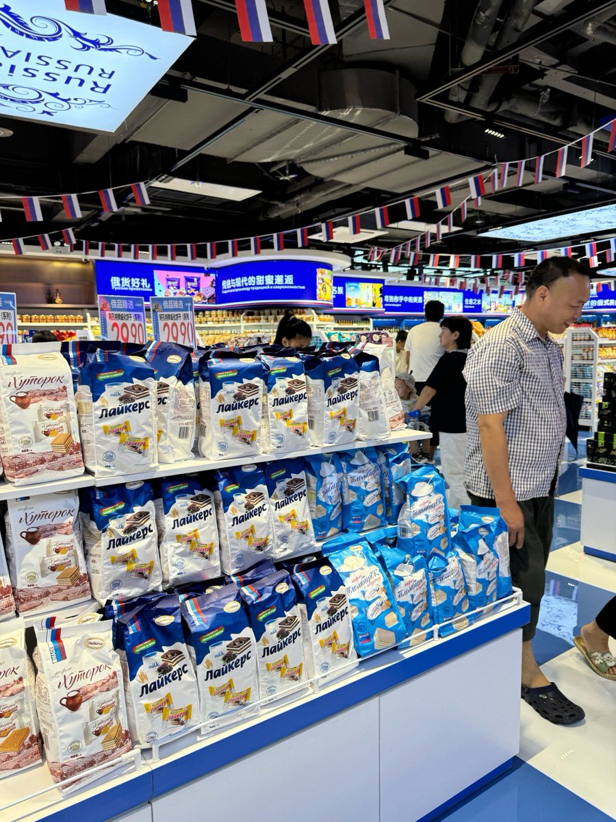 SONELALYADAV9's tweet photo. When I see my favorite snack at the convenience store, I don’t stand by to just watch—I won’t let others snatch it, I’ll quickly grab it! https://t.co/Tz2c6IsMdn
